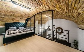KIRÁLY 28 fsz CENTER 2 BEDROOM APARTMENT WITH AIRCON